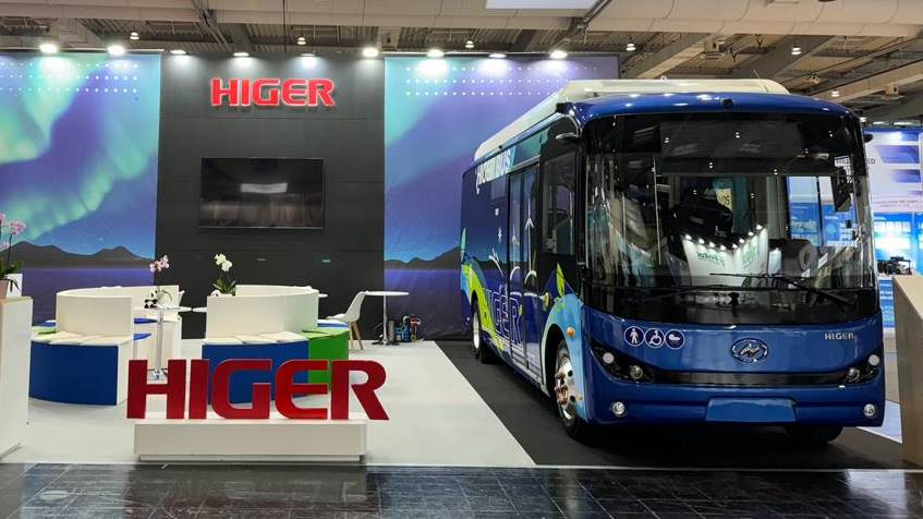 Novo micro-ônibus elétrico apresentado em Hannover, Azure 7 virá