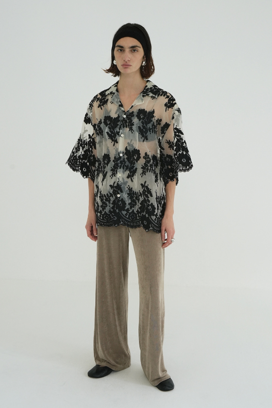 4月18日(金)発売アイテムのご紹介。スタイリングを彩るフラワー刺繍を