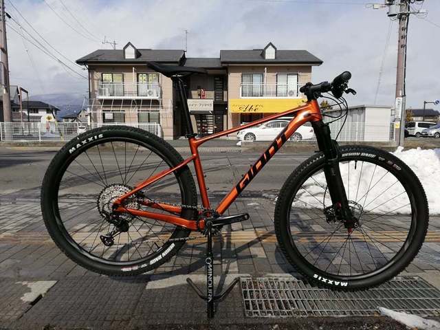 超軽量フレームなマウンテンバイクが入荷【GIANT XTC