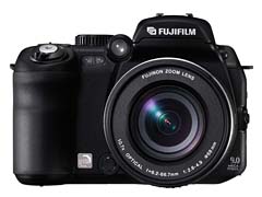 富士フイルム、903万画素のCCDハニカムHRを搭載した「FinePix S9000」
