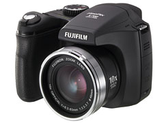 Fujifilm U.S.A.、250ドルの10倍ズーム機「FinePix S700」海外発表