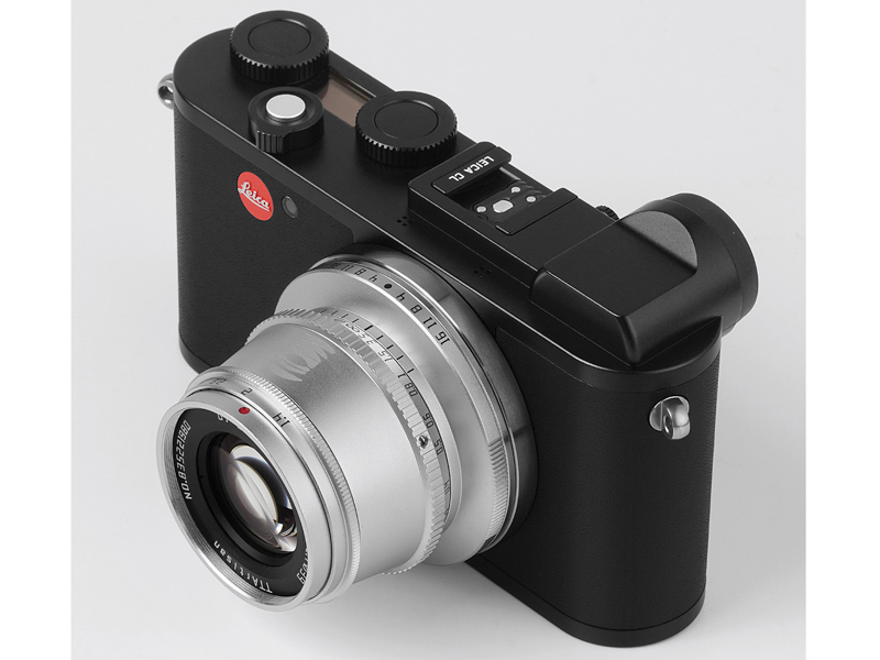 シルバー鏡筒を採用したAPS-C用MF単焦点「TTArtisan 35mm f/1.4 C」に