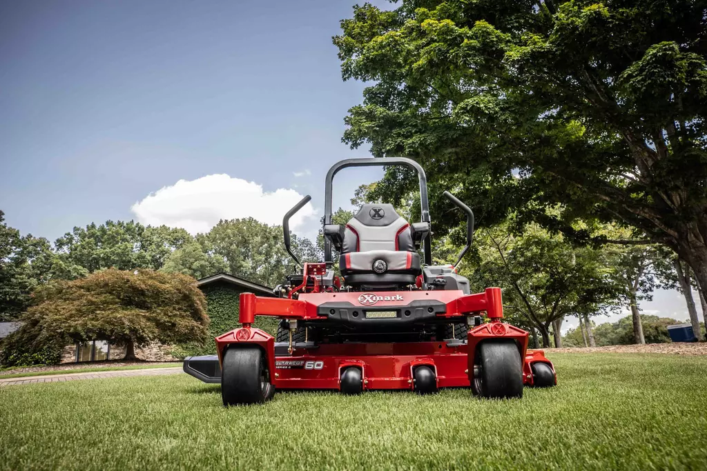 Lazer Z Commercial Zero-Turn Mower | Exmark