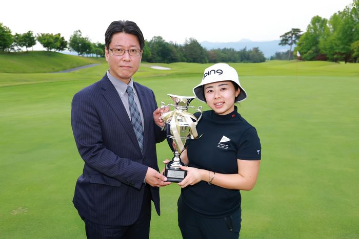 古賀妃が4ホールのプレーオフで粘り勝ち 23歳ラストデーの勝利