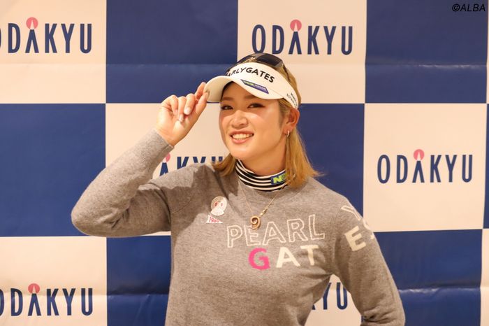 感激で号泣のファンを見て涙… 原英莉花が“ハイトーン金髪”で来季へ誓い