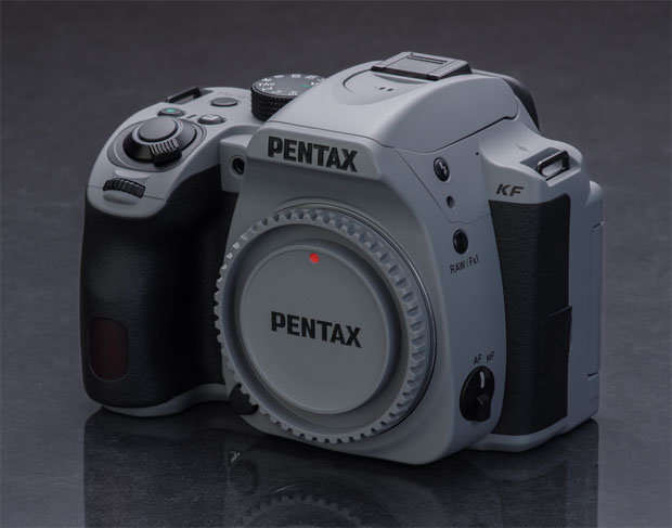 リコーが「PENTAX KF」のオリーブとストーンの新色を発表 - デジカメinfo