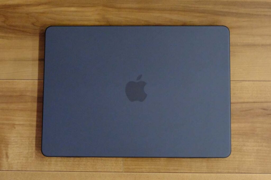 TWOLSKOOのM2 MacBook Air用ハードケースで指紋なしミッドナイトに！