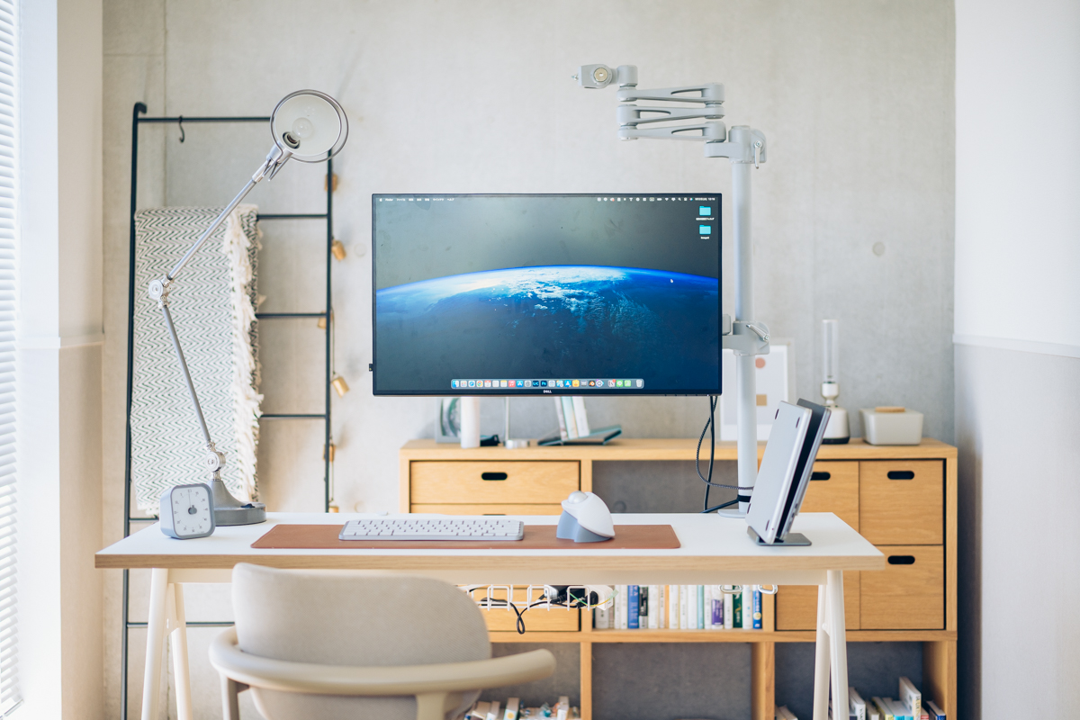 LINDY モニターアームレビュー！PCデスク周りが省スペースに整う多機能