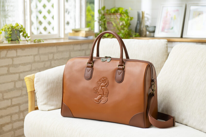 ダッフィー＆フレンズ20周年：カラフルハピネス」ボストンバックを発売