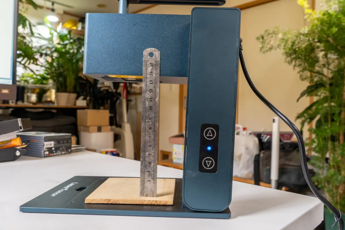 手軽に本格彫刻！折りたたみ式レーザー彫刻機「LaserTonor Pi 1