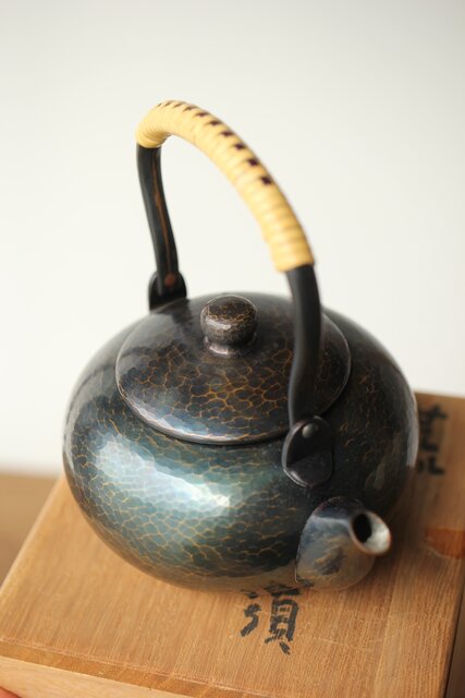 玉川堂 荒肌銅製急須 鎚起銅 小湯沸 共箱 M378｜骨董店 のびる 古美術