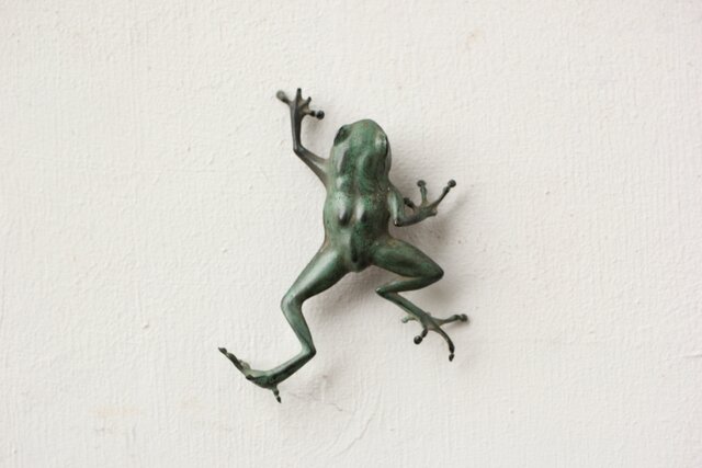 海】江戸明治金工 蛙図 カエル 金目 手彫 大金具 銅製鍍金 骨董品 箱付