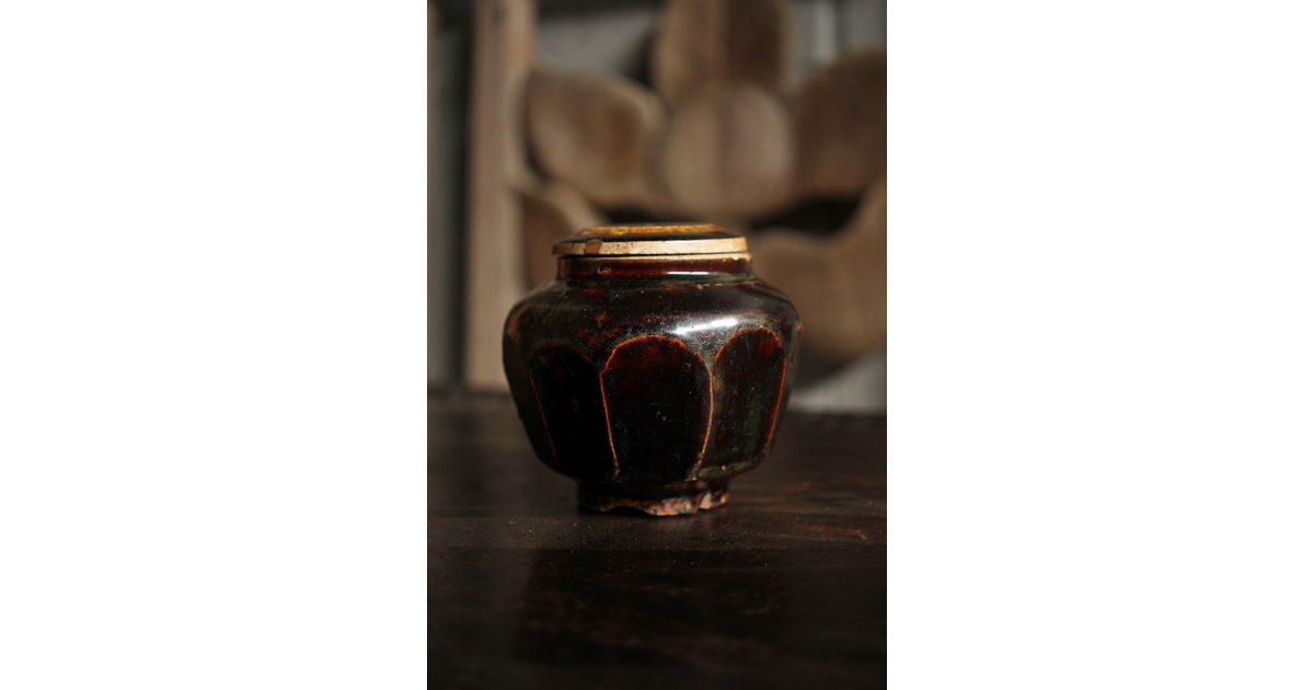 朝鮮李朝 飴釉蓋付面取壺 P523｜骨董店 のびる 古美術 骨董 和風建具