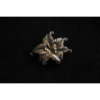 光利作 銀 花彫金 帯留 M460｜骨董店 のびる 古美術 骨董 和風建具 蔵