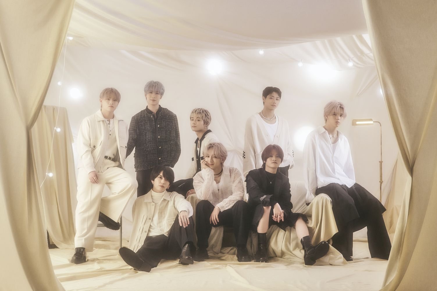 チャート1位を独占し、MV400万再生突破した話題曲「Only You」を含む