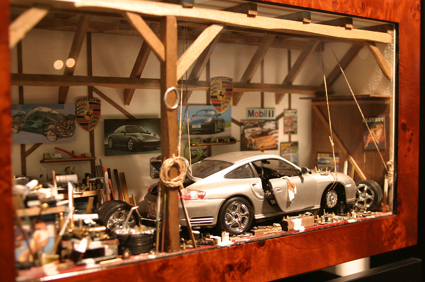 ELF BOX とは | フェラーリ 模型・F1などのガレージジオラマ通販