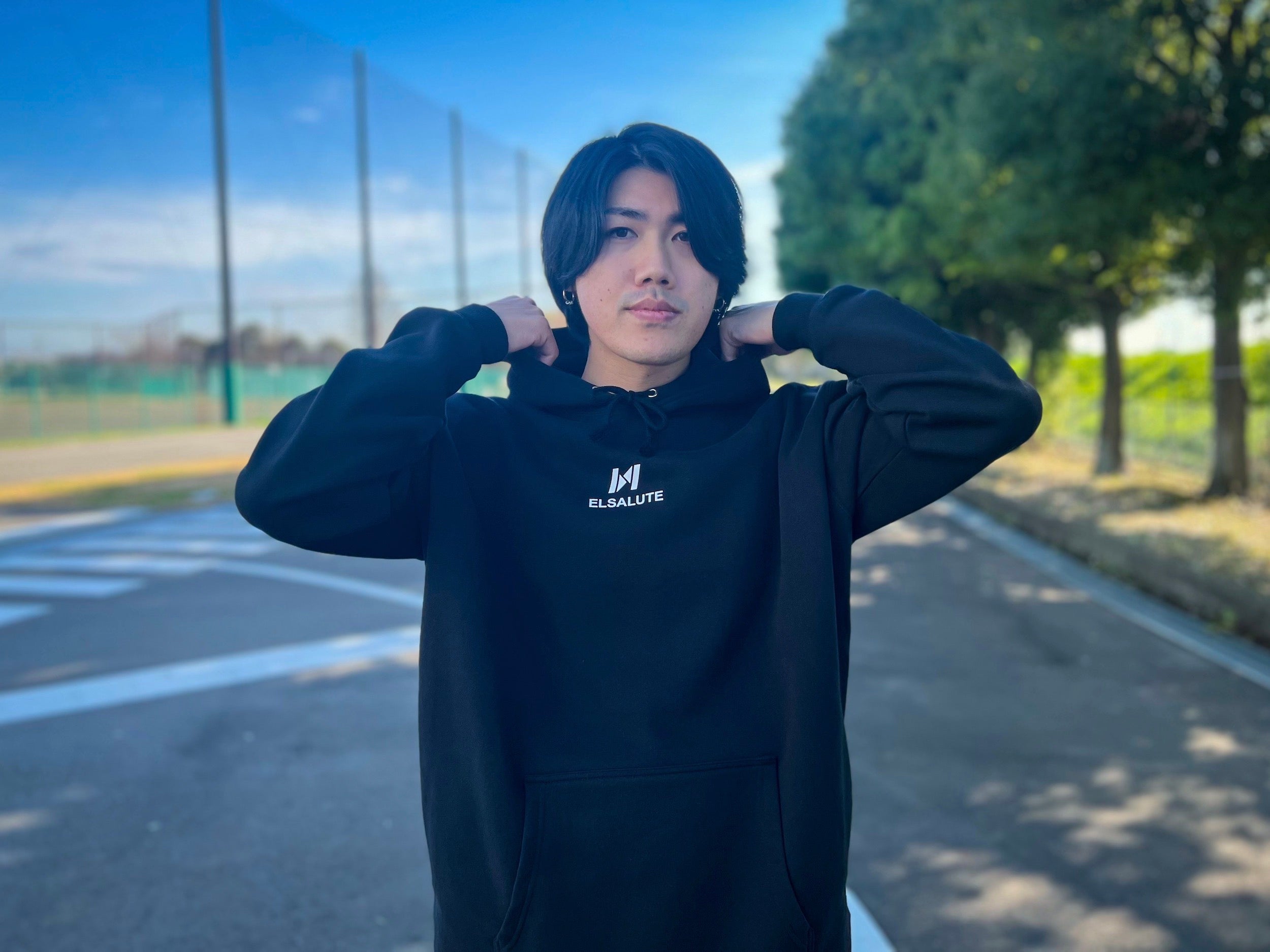 ELSALUTE フード付きパーカー 黒 ELSALUTE フード付きパーカー 黒