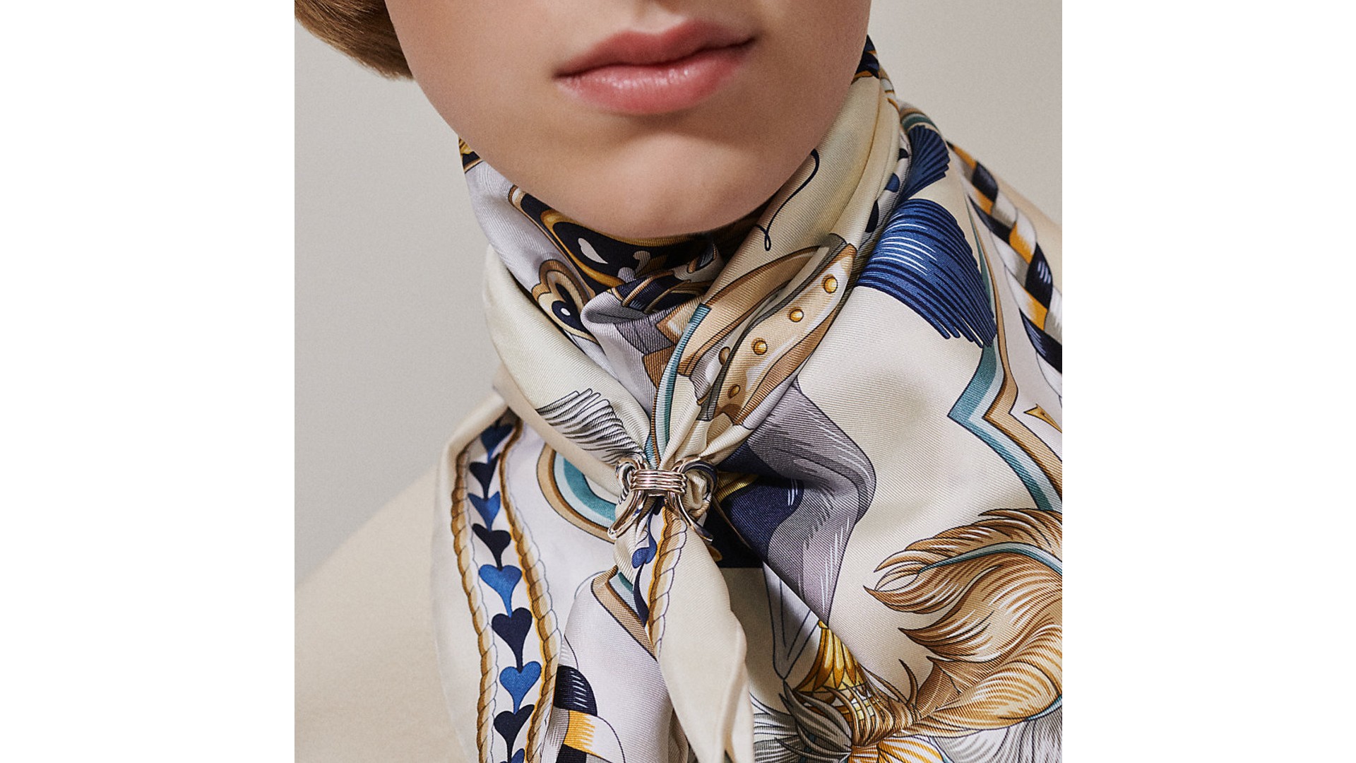 エルメス】人気スカーフリングの使い方まとめ！選び方や定価もご紹介