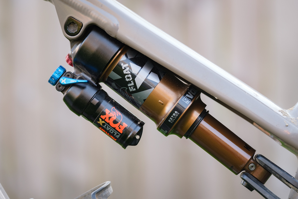 First Look: Fox's New Float X & DHX Shocks - Pond Beaver 2021