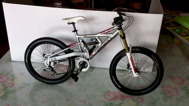 CANNONDALE JUDGE DH 1:8 SCALE MODEL Video - Pinkbike