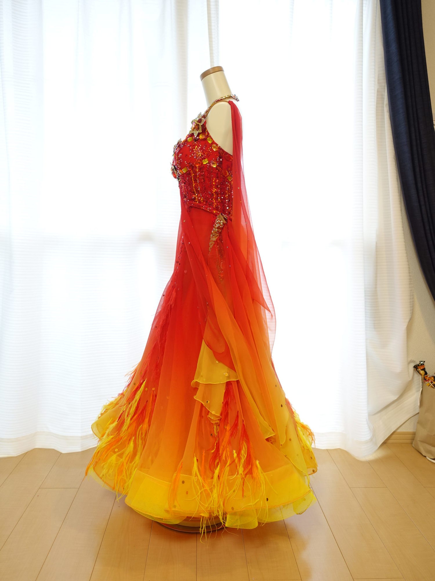 7/7 販売します！プロ着用 黄色と赤のスタンダードドレス♪ | 社交