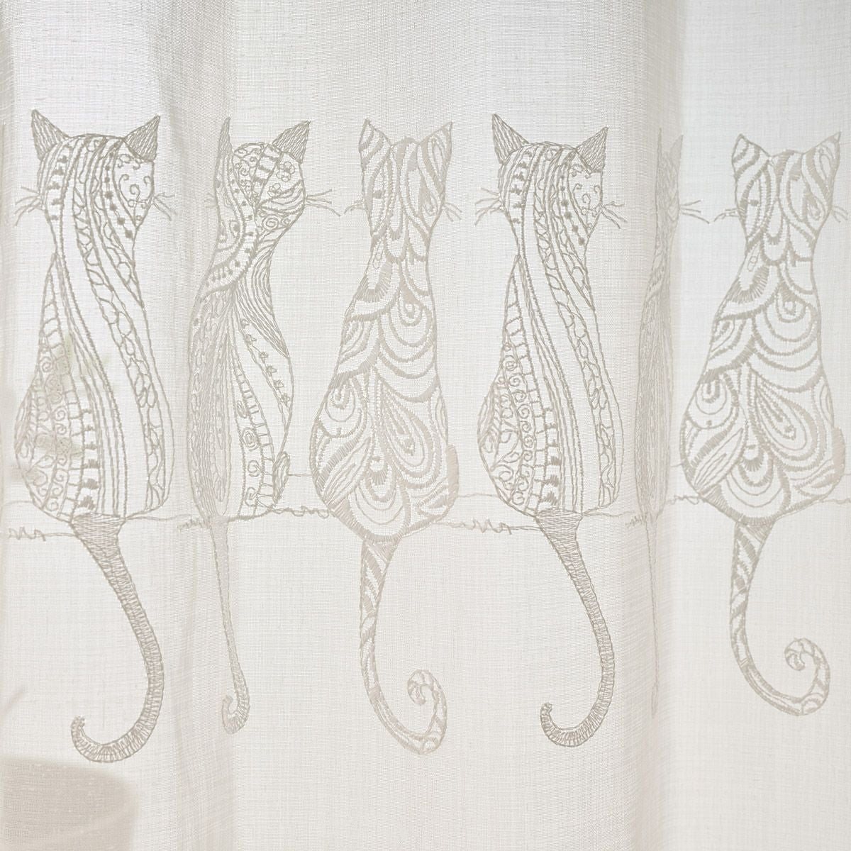おしゃれな猫のモチーフを繊細な刺繍で表現したシームレストルコ製