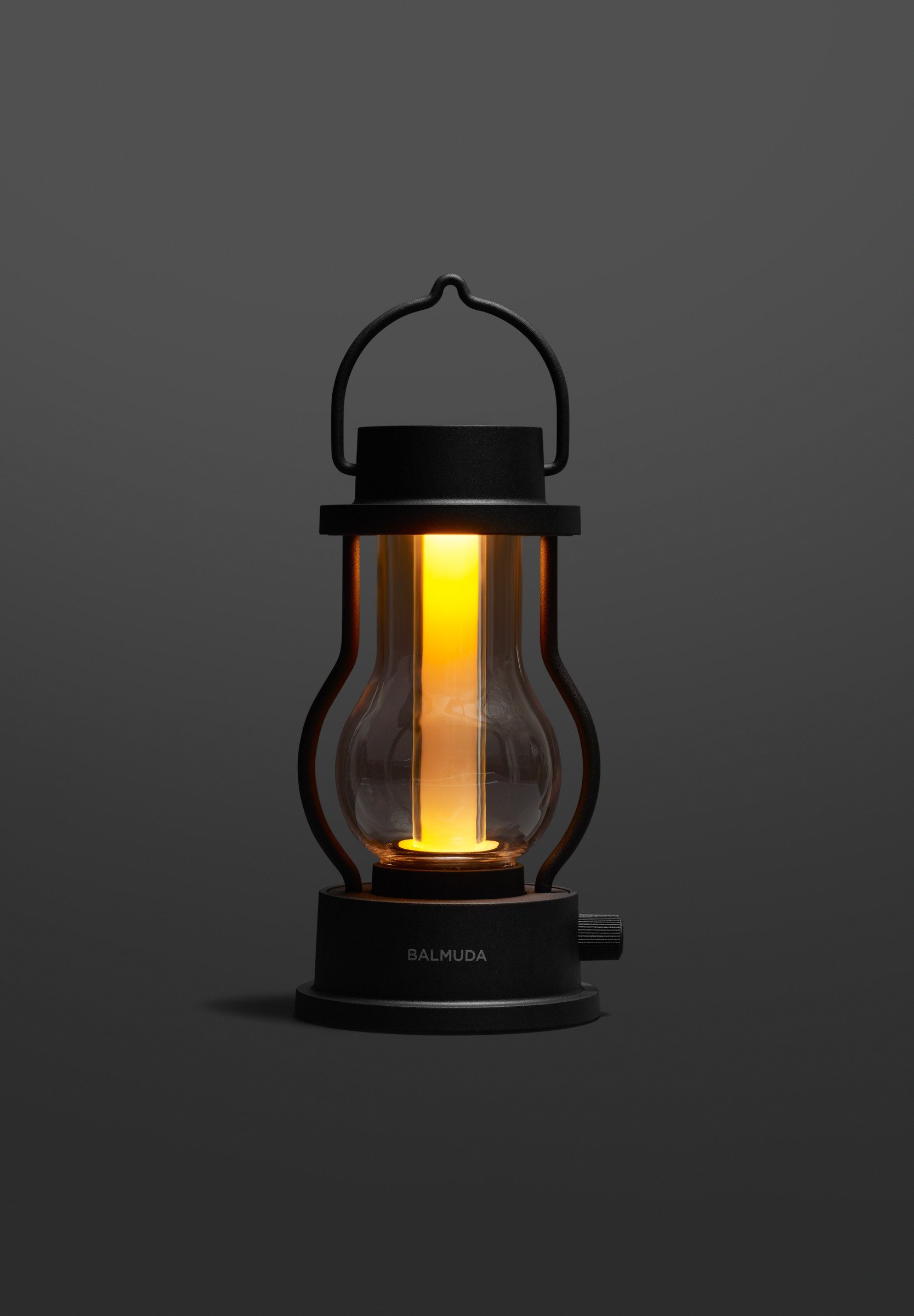 バルミューダ新製品はポータブルLEDランタン、10月に発売