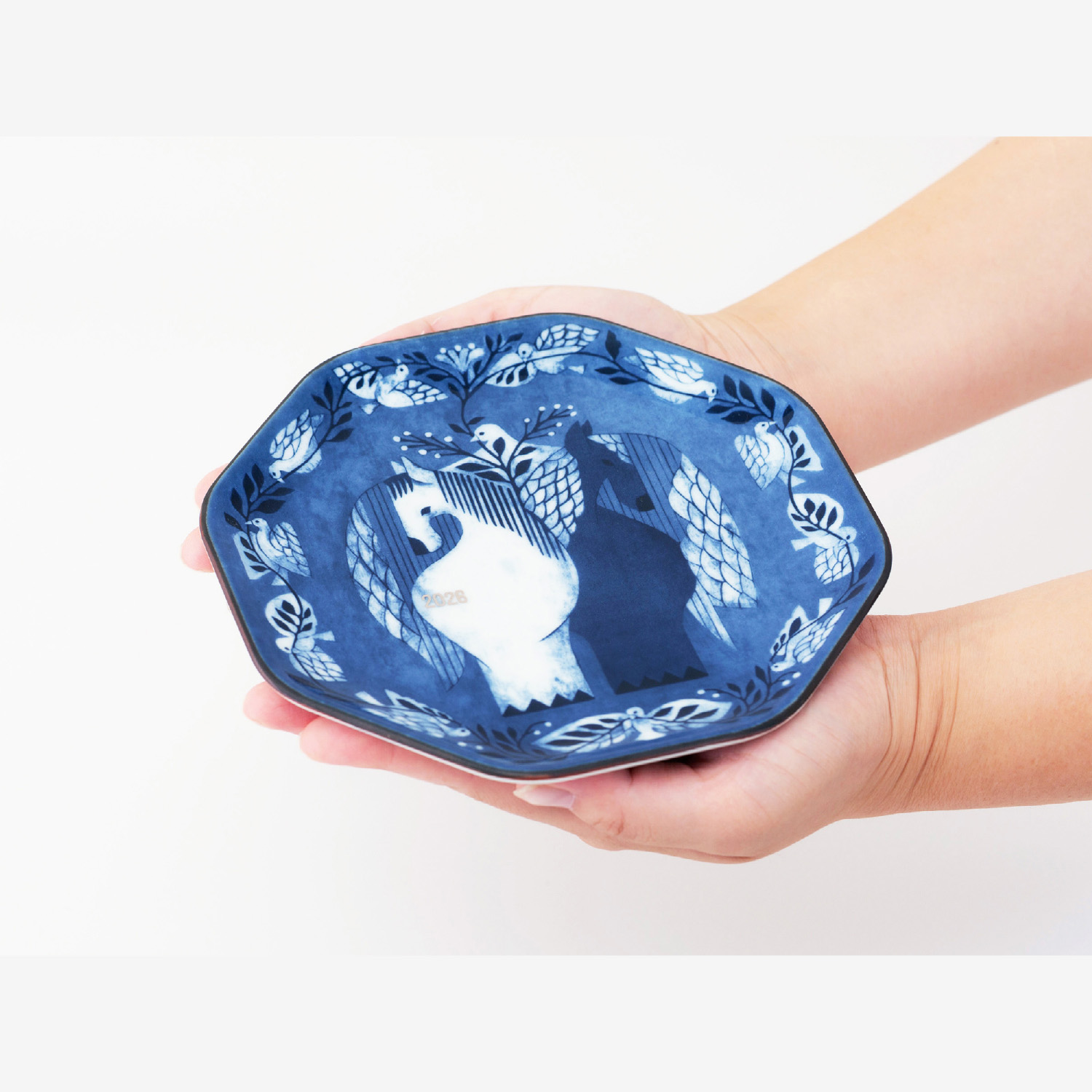 企画アイテム｜福田利之×波佐見 イヤープレート 2026年｜西海陶器