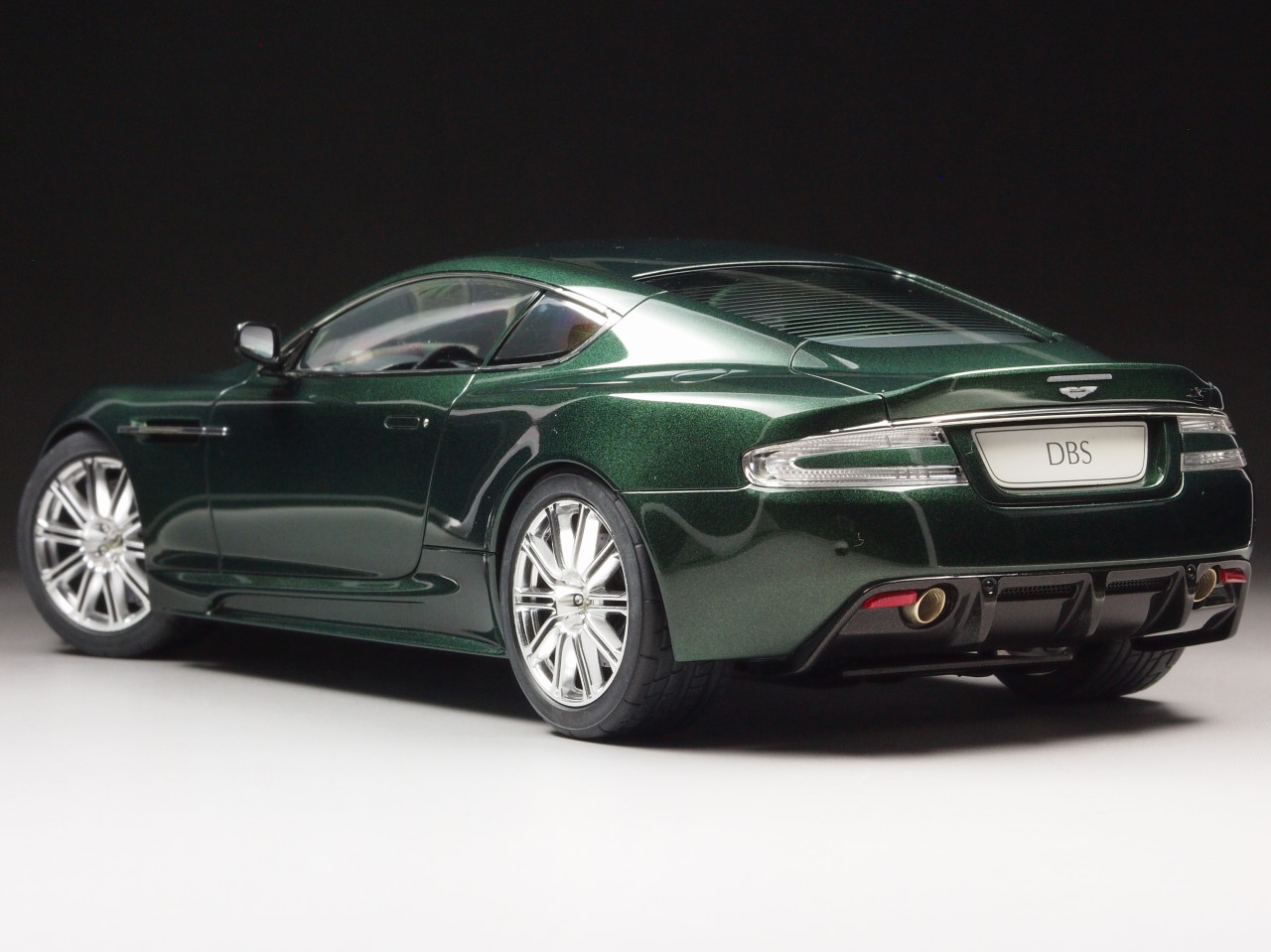 アストンマーティン DBS