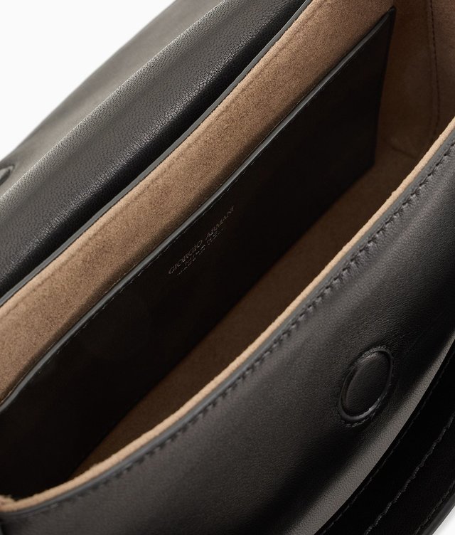 90年代に人気を博した「ジョルジオ アルマーニ」のバッグがメンズ仕様