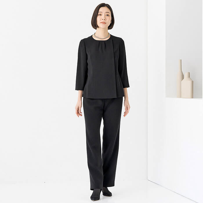 暖か素材のパンツスーツ 17号・ブラック｜東京ソワールオンラインストア
