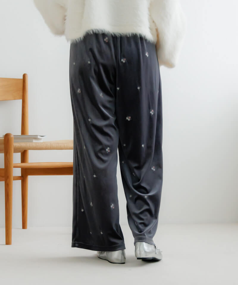 50%OFF】velour embroidery pants2～ﾍﾞﾛｱｴﾝﾌﾞﾛｲﾀﾞﾘｰﾊﾟﾝﾂ2 | flower