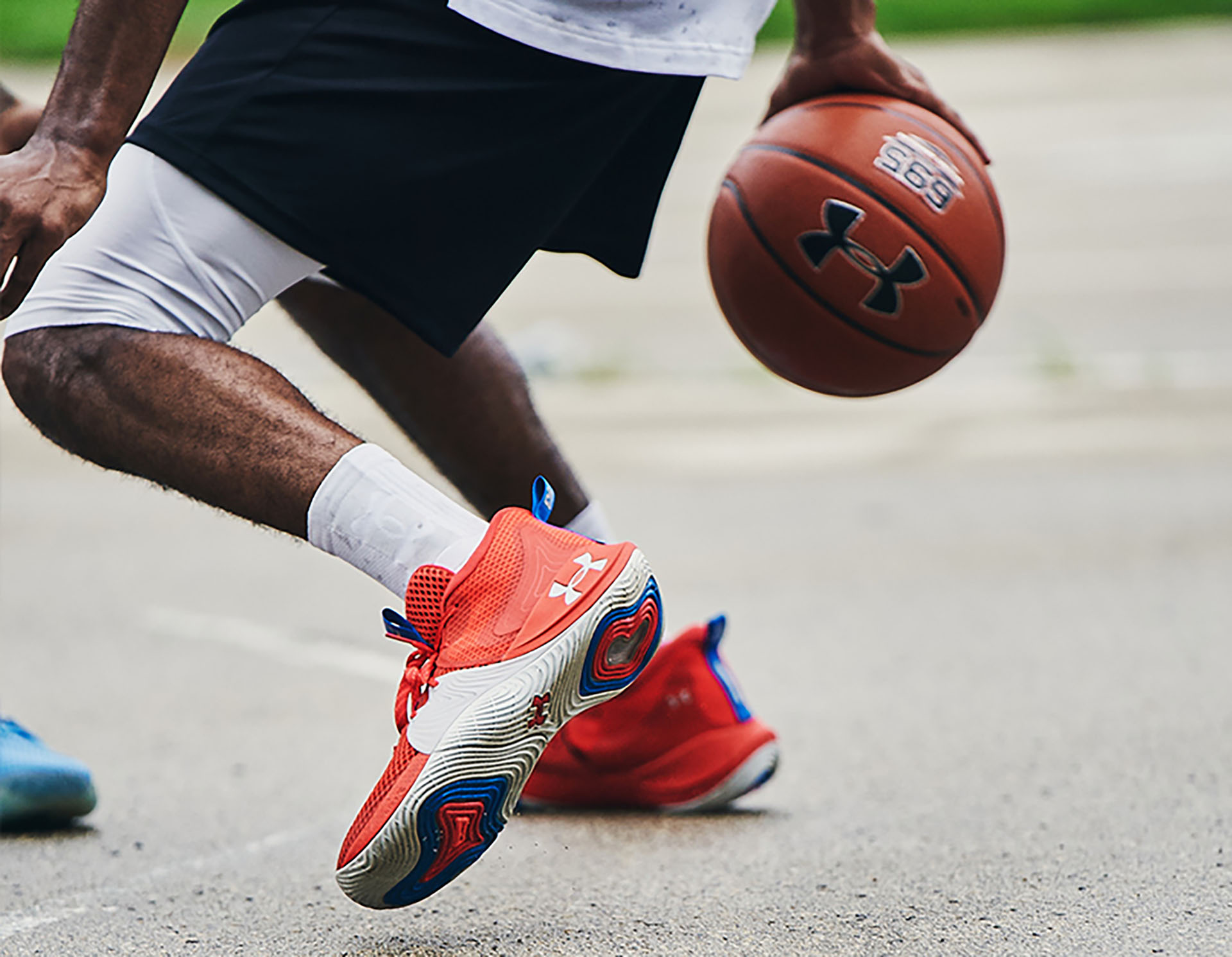 ジョエル・エンビードモデル「UAエンビード1」のセカンドカラーが10月