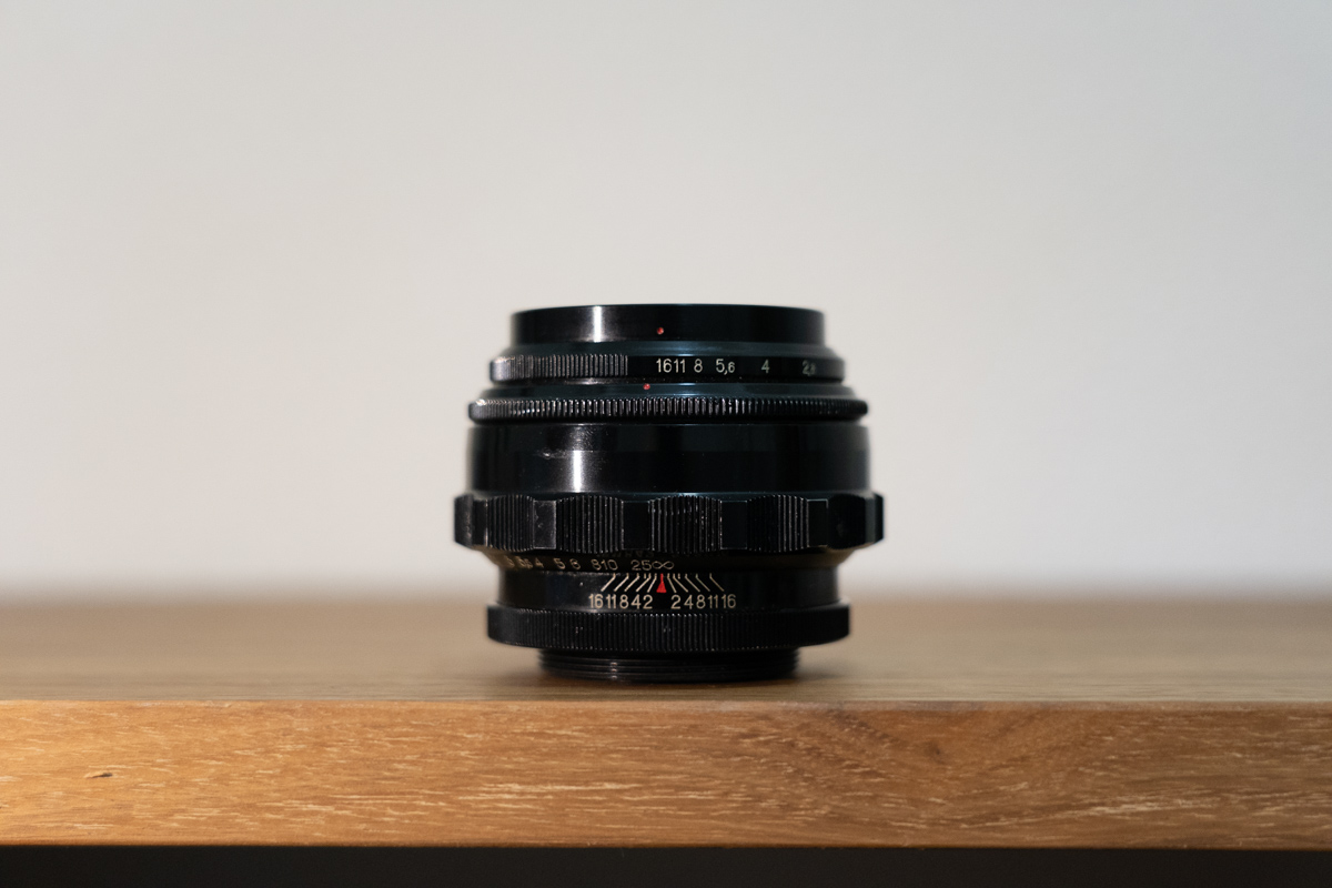 ジュピターjupiter9 85mm/F2.0 まるでガラス瓶を覗き込むような描写の