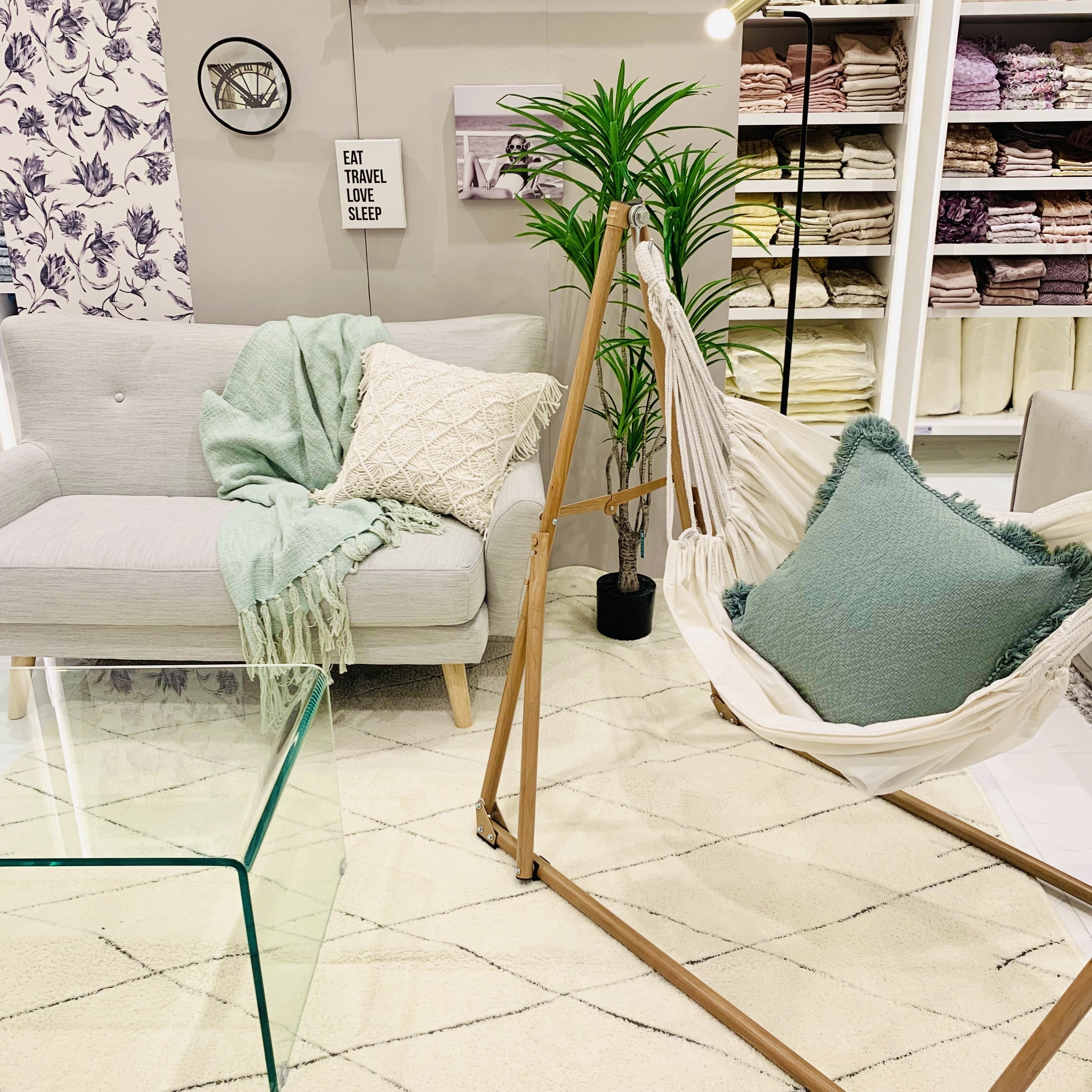 3WAYハンモックを使った涼しげなくつろぎリビング | Francfranc