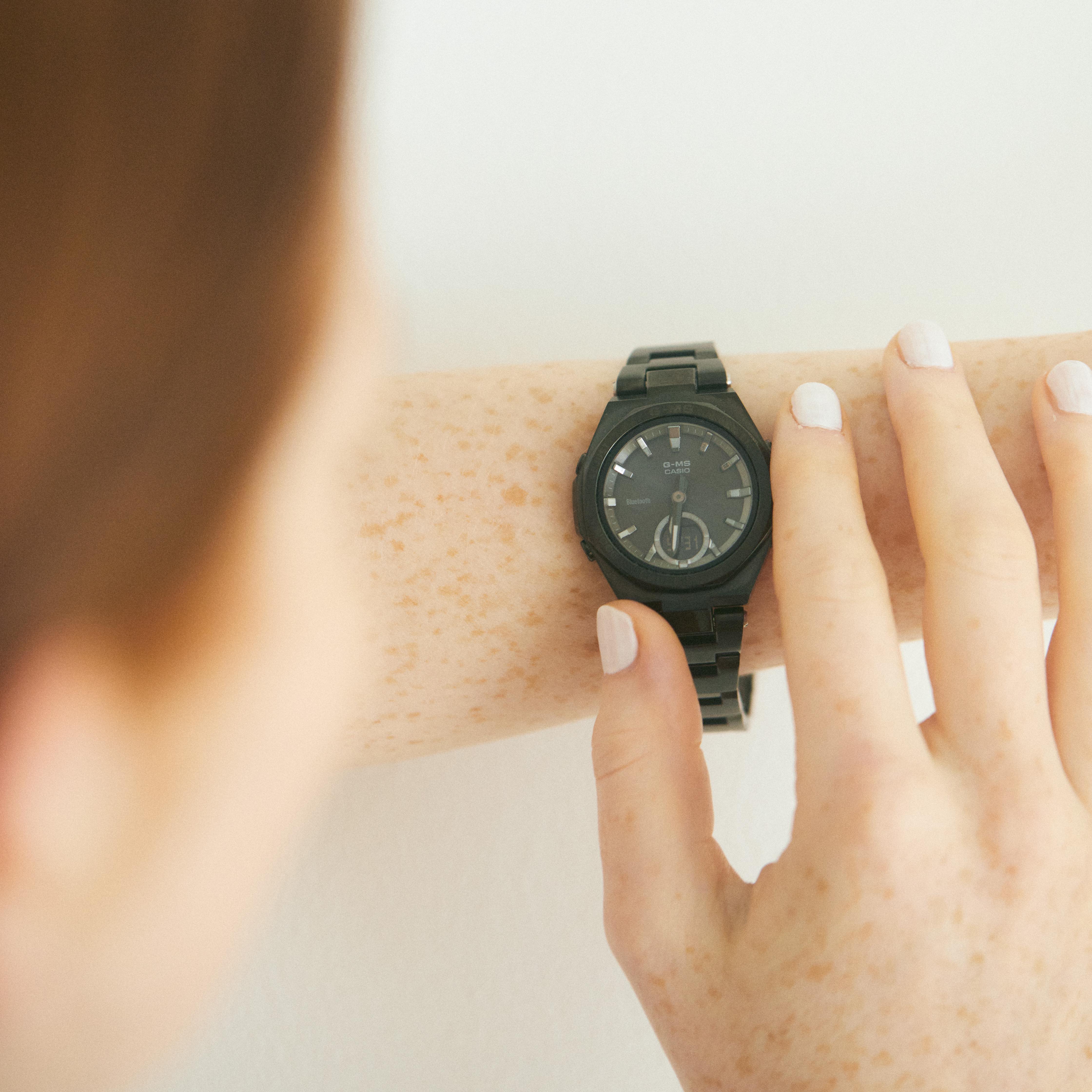 タフでカラフルな腕時計「BABY-G」から、さらに洗練されて大人っぽい