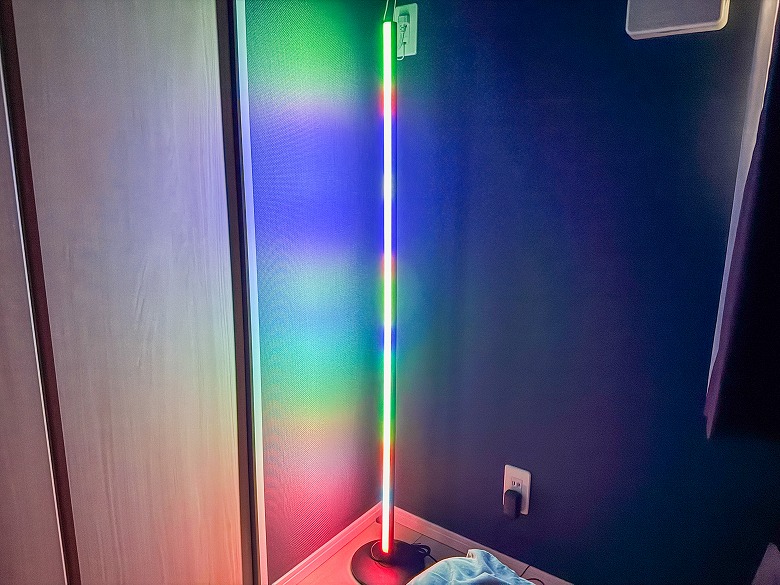 SwitchBot RGBICフロアライト レビュー】グラデーション演出＆音楽連動