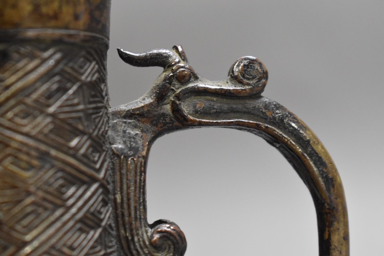 A155 「大明宣徳年製」銘 古銅双耳花瓶 – 株式会社茶源