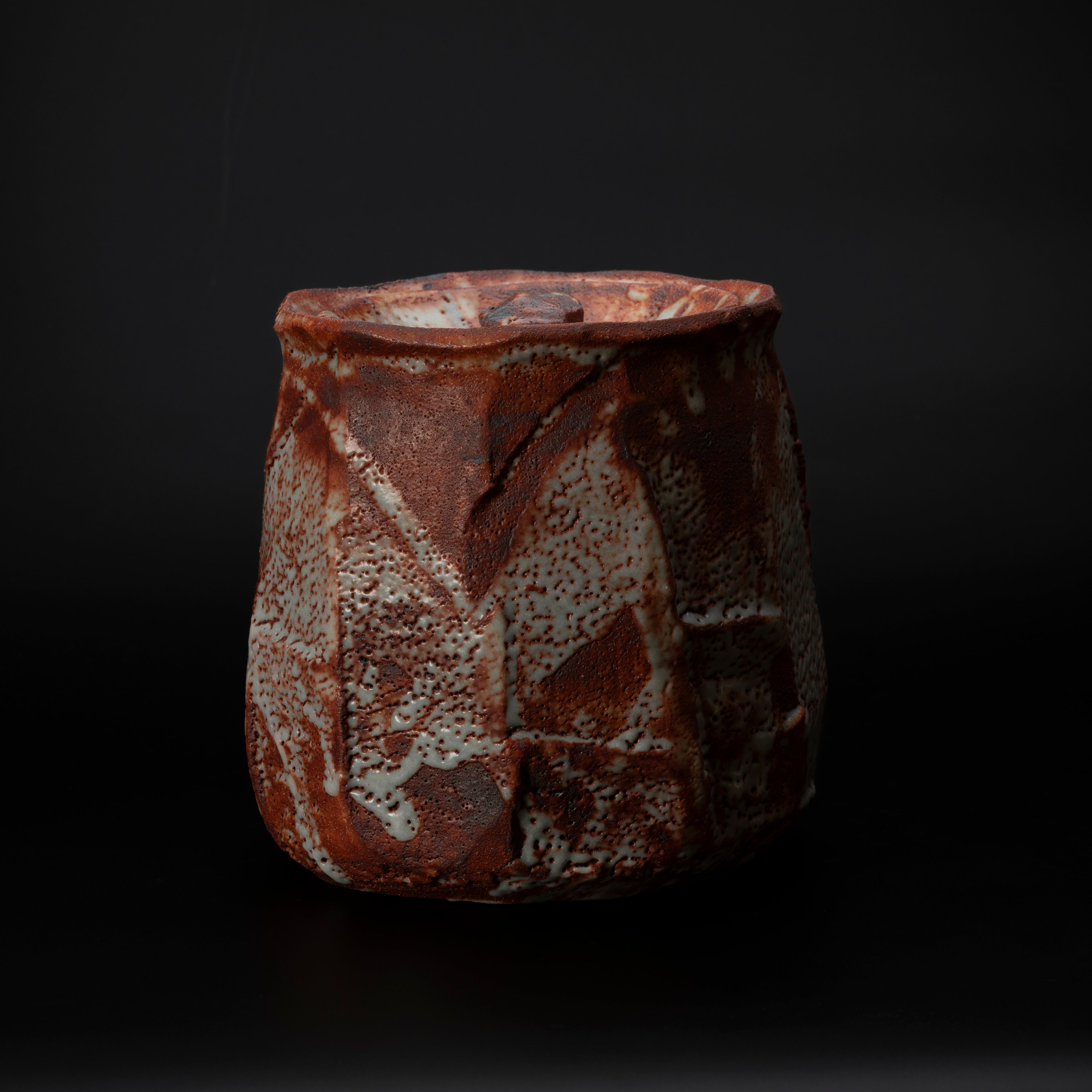 志野水指 〜伝統美と実用性が織りなす逸品〜