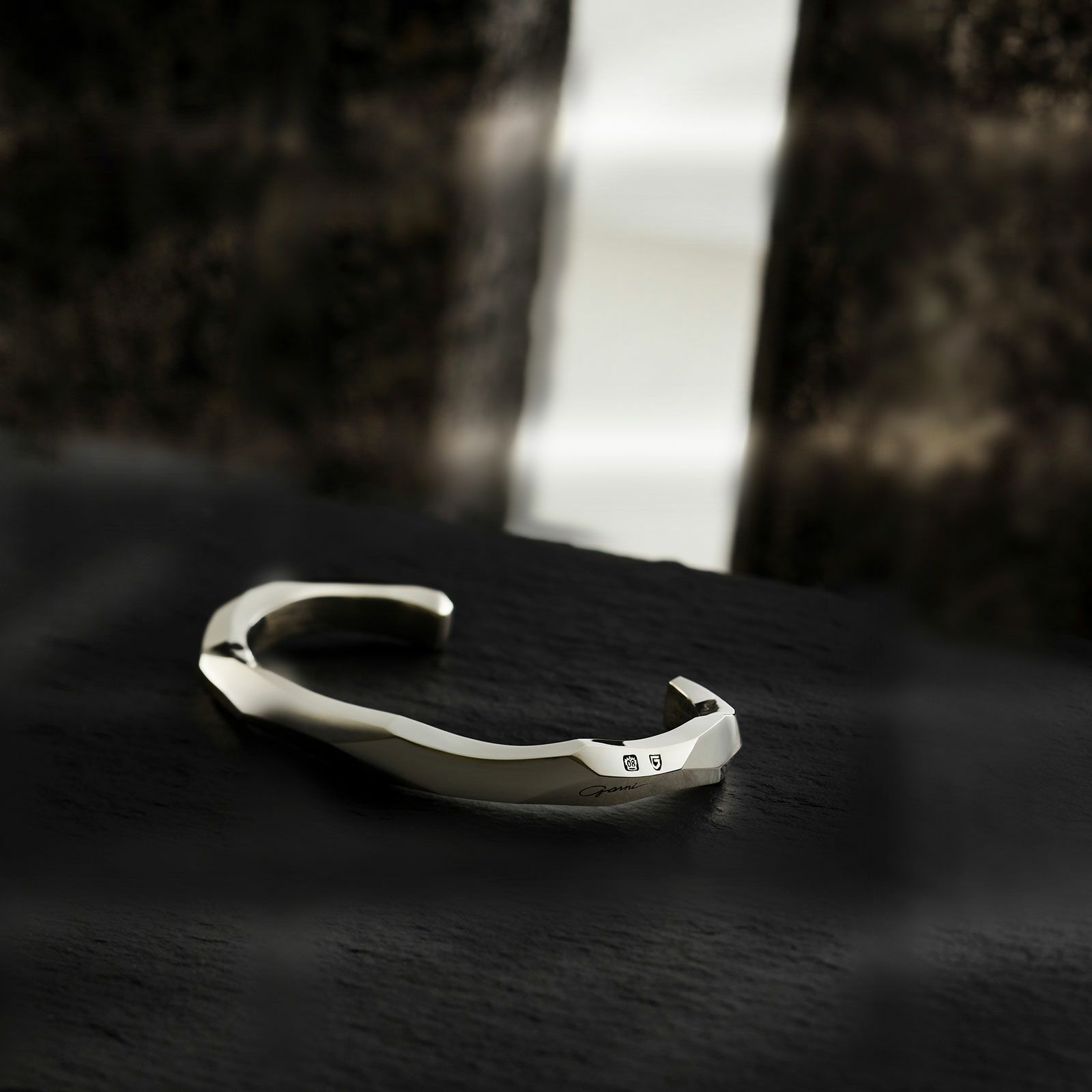 Crockery Bangle - L | GARNI ONLINE STORE