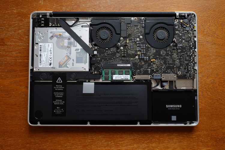 中古MBPも新品並に！】MacBook Pro 17″（early-2011）の SSD交換手順を