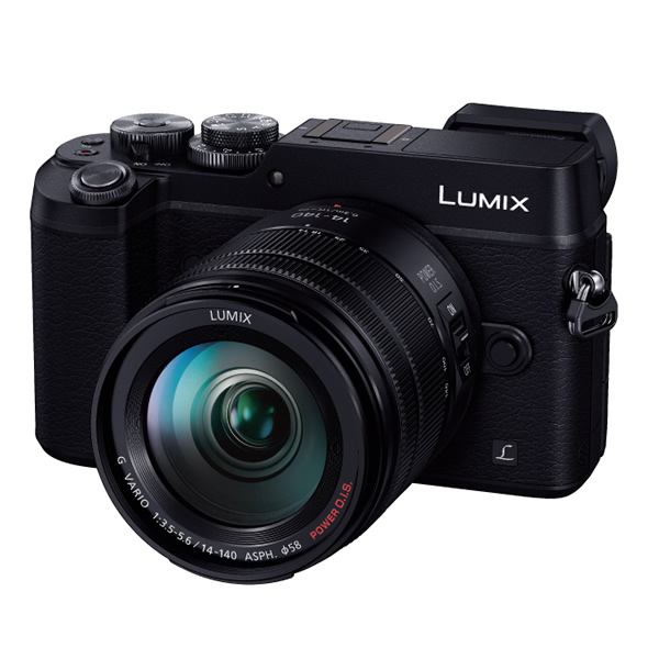 ボディとレンズで6つの手ブレを補正するミラーレスカメラ