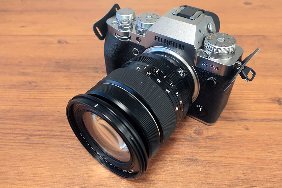 X史上最高の高性能ハイスピードミラーレス「FUJIFILM X-T4」シルバーの
