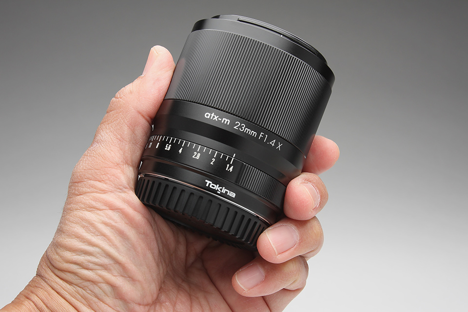 実写レビュー】キレッキレもボケも両方いける！ 開放F1.4の小さな大