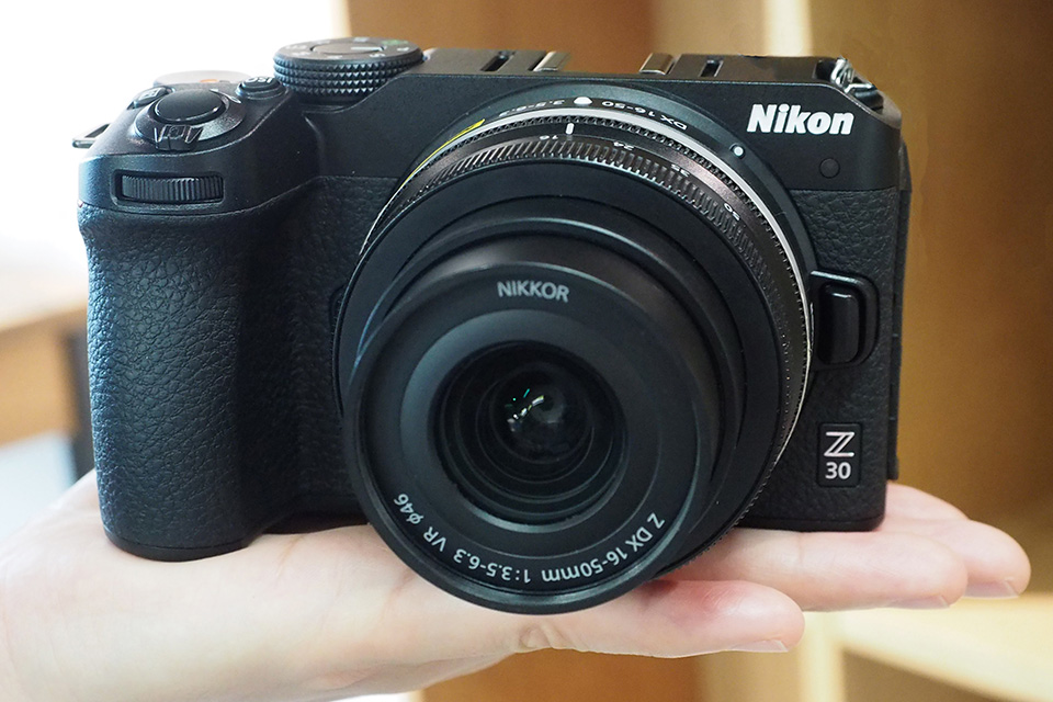 ニコンの小さなミラーレス「Z 30」を触ってきた！「Z 50」とも比べて