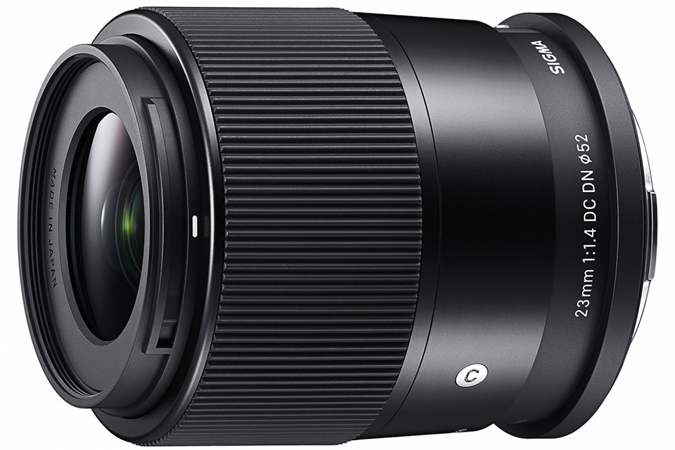 F1.4の明るさと使いやすい画角、常用できる大口径広角レンズ「SIGMA