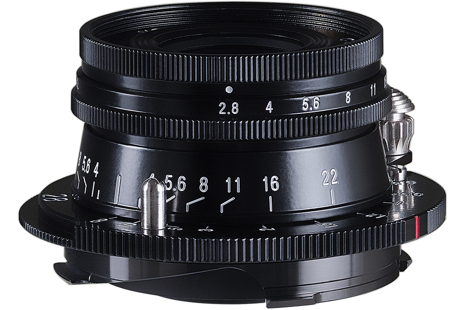 デザインはレトロ、光学系は最新の広角レンズ「フォクトレンダー COLOR