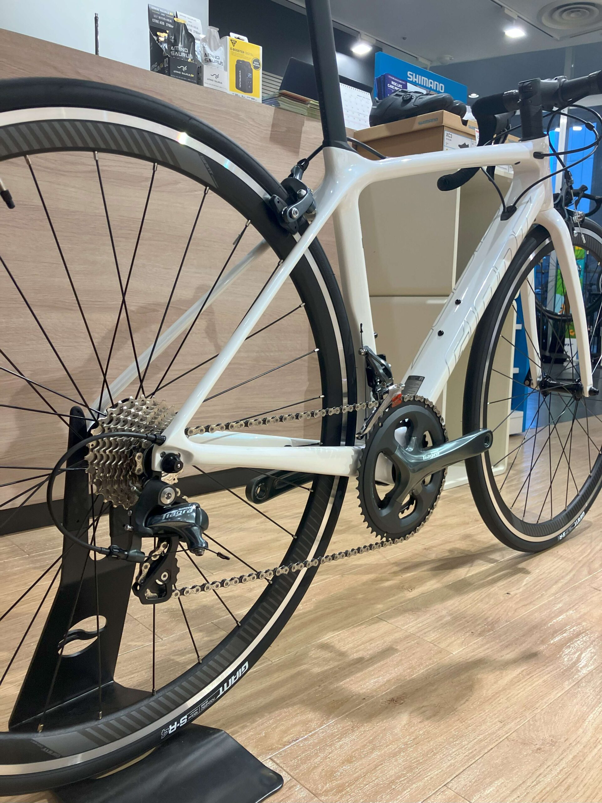 アンダー20万でカーボンロード⁉】新発表のリムブレーキTCR！【高松に