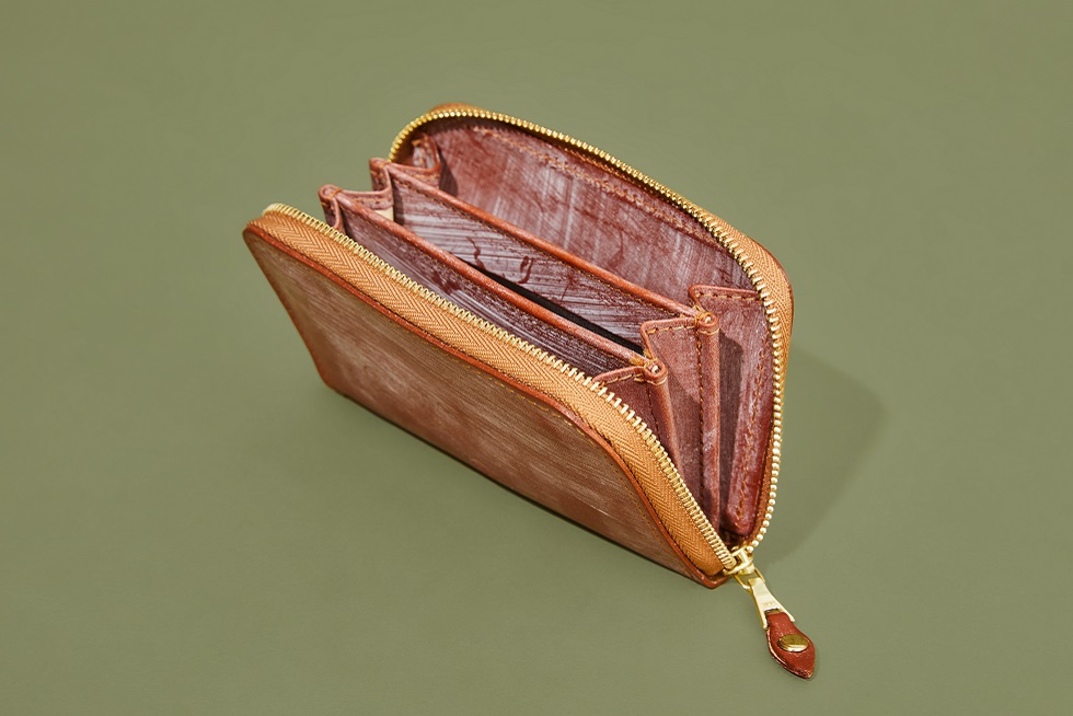 ジャバラ式財布 ｜3室構造でマルチに活躍 - ブライドルレザーの名門