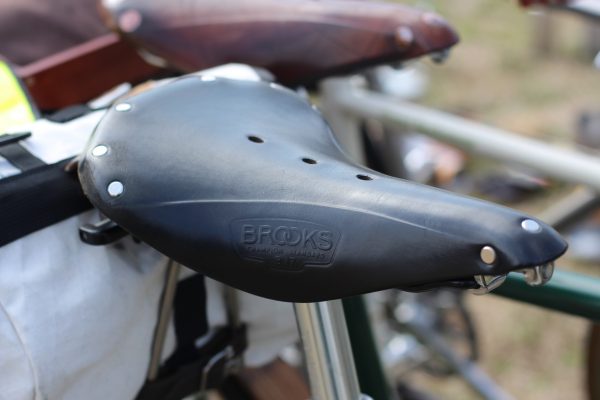 ブルックスのレザーサドル、グリップが全色入荷しました。 | 広島の